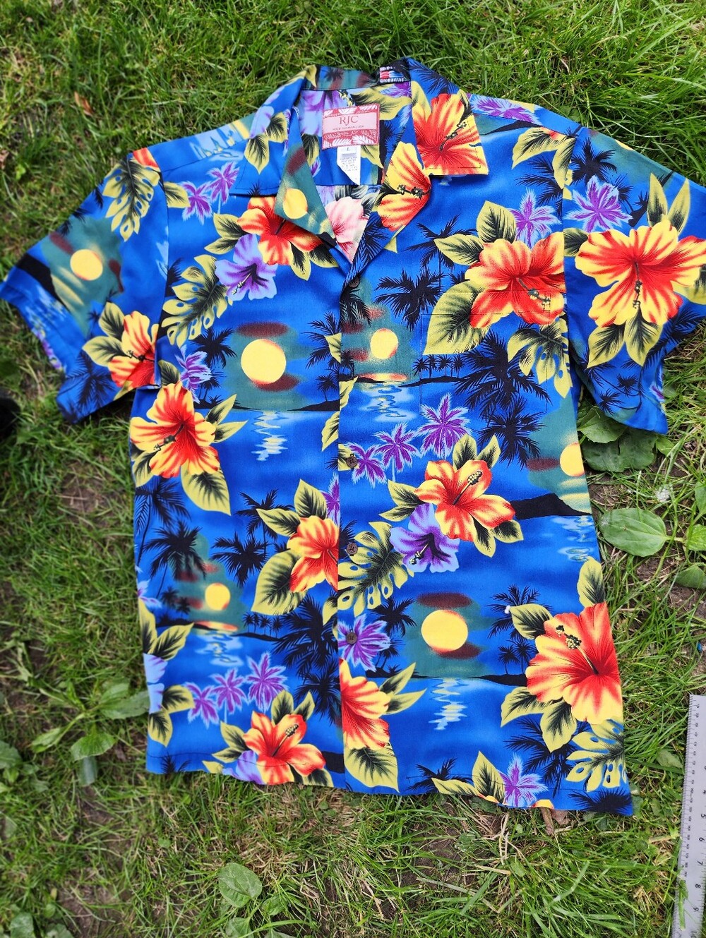 RJC Hawaiian shirt with a floral and sunset tropical print Lg